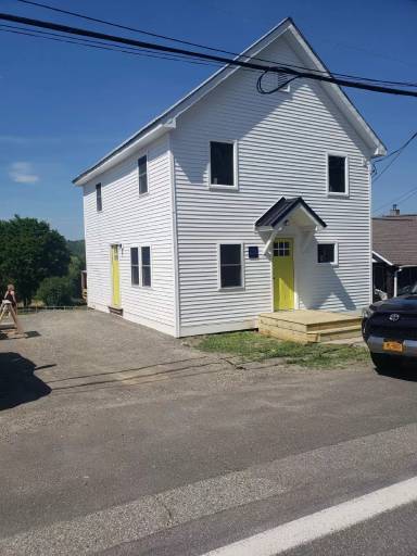 Main picture of 6584 Main St