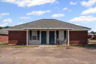 Main picture of 800A Clearbrook Dr