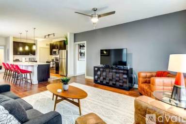 Main picture of 2015 E 8th St