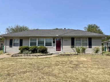 Main picture of 3029 W Fairfield Ave