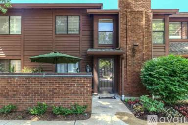 Main picture of 1940 Meadowtree Ln