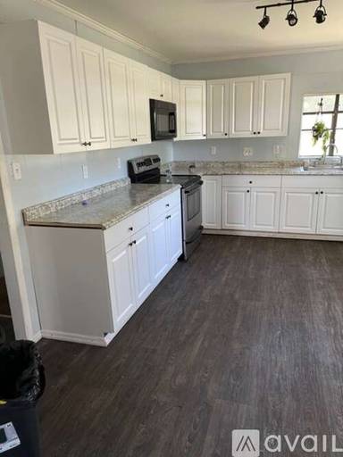 Main picture of 1100 SE 5th St