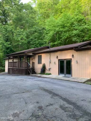 Main picture of 134 Cemetery Hollow Rd