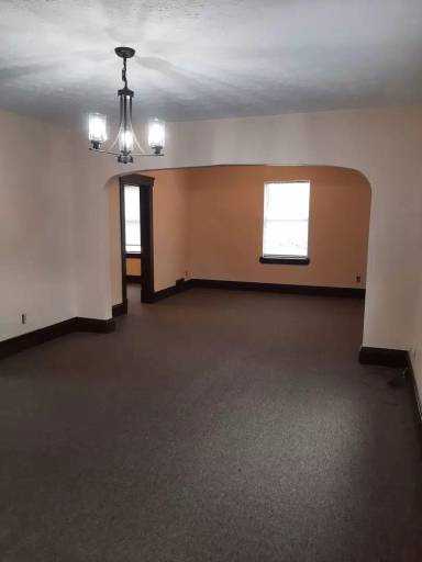 Main picture of 2114 W 83rd St