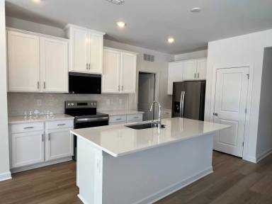 Main picture of 1548 31st St NE