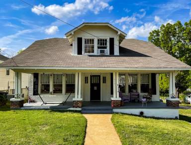 Main picture of 213 E Mattielou St
