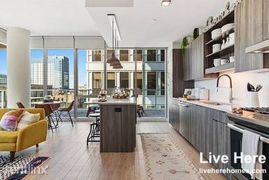 Main picture of 1010 Lake St