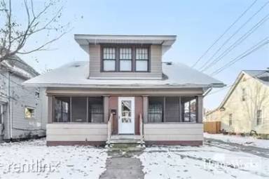 Main picture of 926 E Bowman St