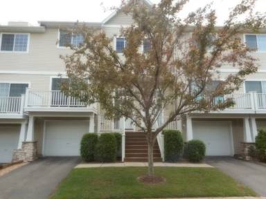 Main picture of 564 Willoughby Way W