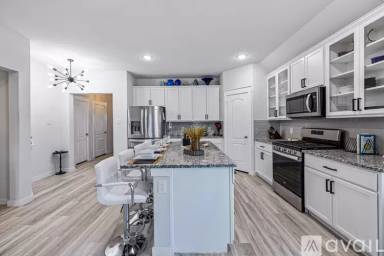 Main picture of 2614 Sunset Strip Ave