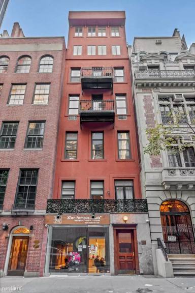 Main picture of 37 W 54th St