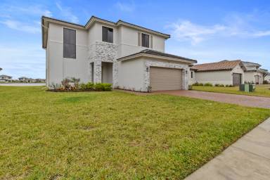 Main picture of 4944 Brigata Way