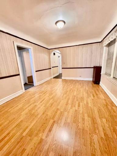 Main picture of 4845 Lee St