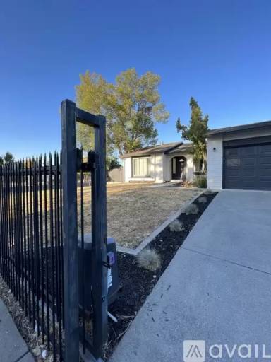 Main picture of 1 Thistle Ct