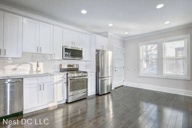 Main picture of 1100 Holbrook Ter NE