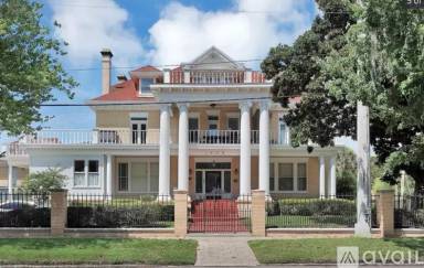 Main picture of 2716 Oak St