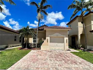 Main picture of 1032 NE 40th Rd