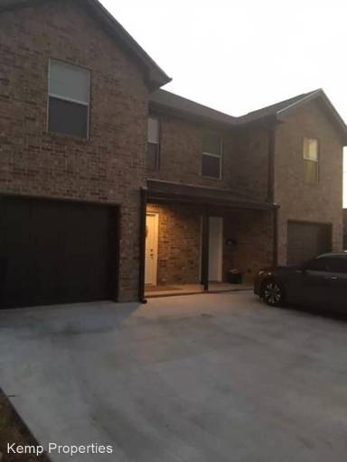 Main picture of 124 S 14th St