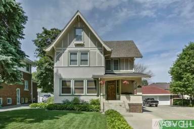 Main picture of 306 S 52nd St