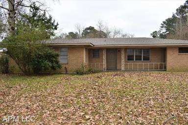 Main picture of 200 Woodlawn Dr