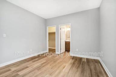 Main picture of 2030 E Maryland St