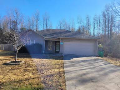Main picture of 117 Weathering Dr