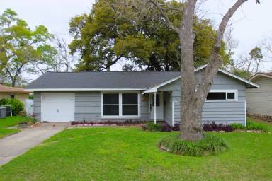 Main picture of 107 Palm Ln
