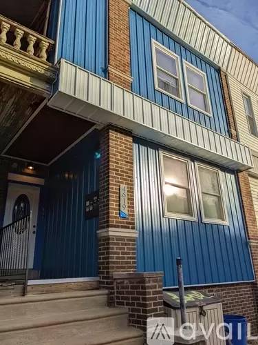 Main picture of 4619 Locust St