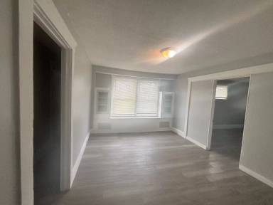 Main picture of 2069 W 98th St