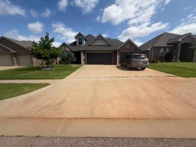 Main picture of 6605 NW 158th St