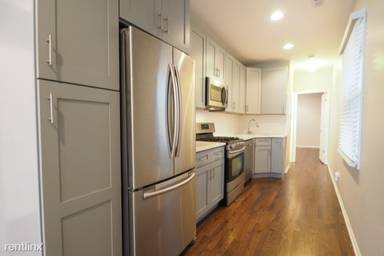 Main picture of 1442 W Melrose St