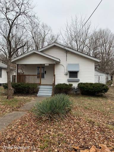 Main picture of 1034 S Stewart Ave