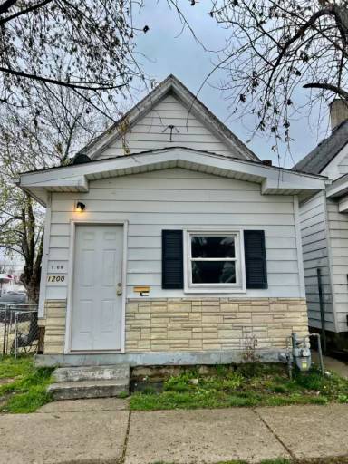 Main picture of 1200 Oakley St