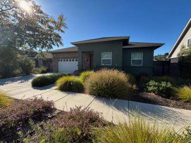 Main picture of 3532 Leete Ave