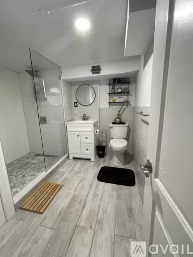 Main picture of 512 W 261st St