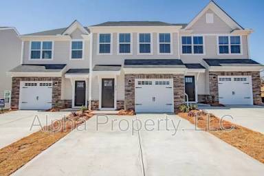 Main picture of 215 Clearwood Dr