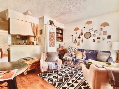 Main picture of 2801 Hemphill Park