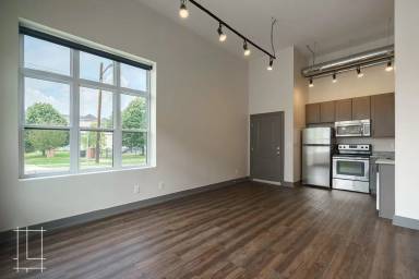 Main picture of 1452 Indianola Ave