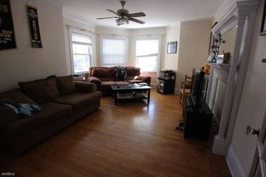 Main picture of 10 Mapleton St