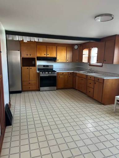 Main picture of 14 Hakes Hollow Rd