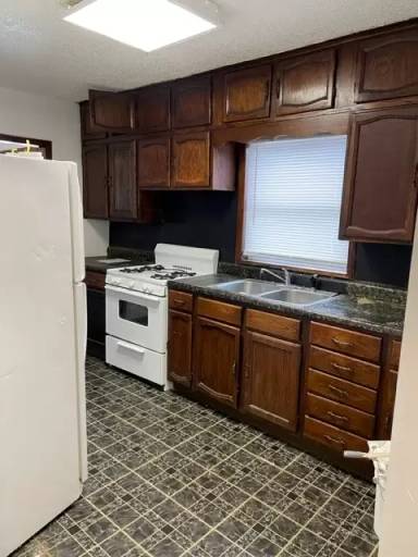 Main picture of 715 1st Ave S