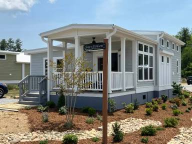 Main picture of 42 Skipping Stone Ln
