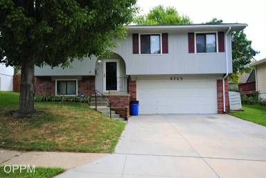 Main picture of 5713 N 107th St