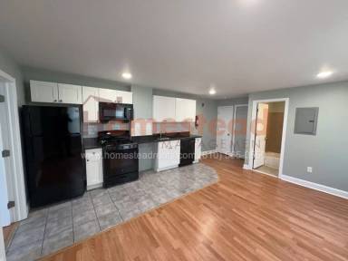 Main picture of 15 E Elm St