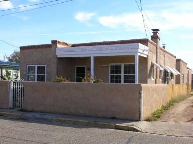 Main picture of 828 W Manhattan Ave