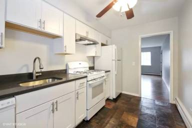 Main picture of 939 Waukegan Rd