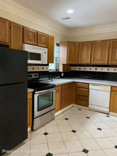 Main picture of 717 Newington Ave
