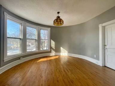 Main picture of 2121 11th Ave S
