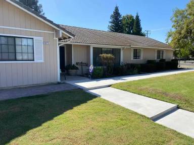 Main picture of 3073 Fowler Ave