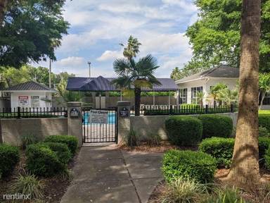 Main picture of 132 S Island Square Dr